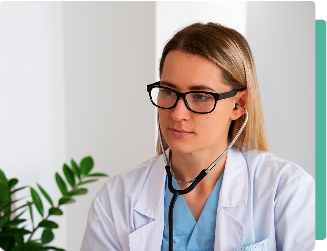 Doctora con estetoscopio